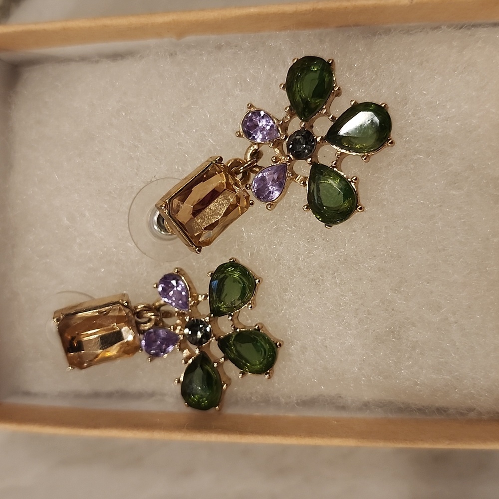 Gorgeous Sparkling Earrings Banana Republic - Picture 3 of 6